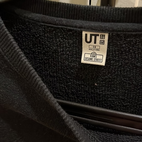 KAWS X Uniqlp Pull Over In Black collaboration - Picture 3 of 4